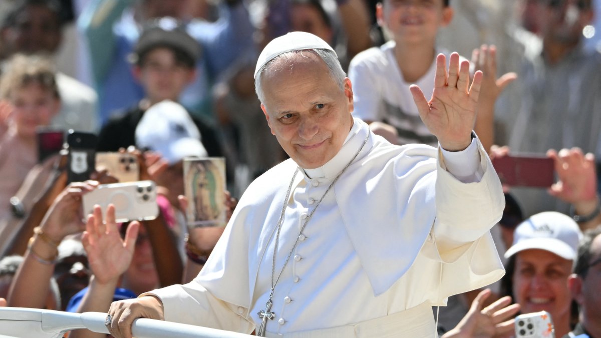 Johnson to meet Pope Leo XIV in Rome with a very Chicago foodie gift — and it's not de...