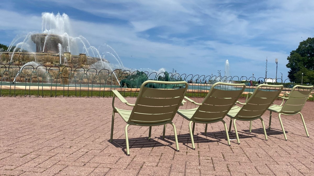 100 pricey Parisian-inspired chairs added to Chicagos Buckingham Fountain 100 pricey Parisian-inspired chairs added to Chicagos Buckingham Fountain