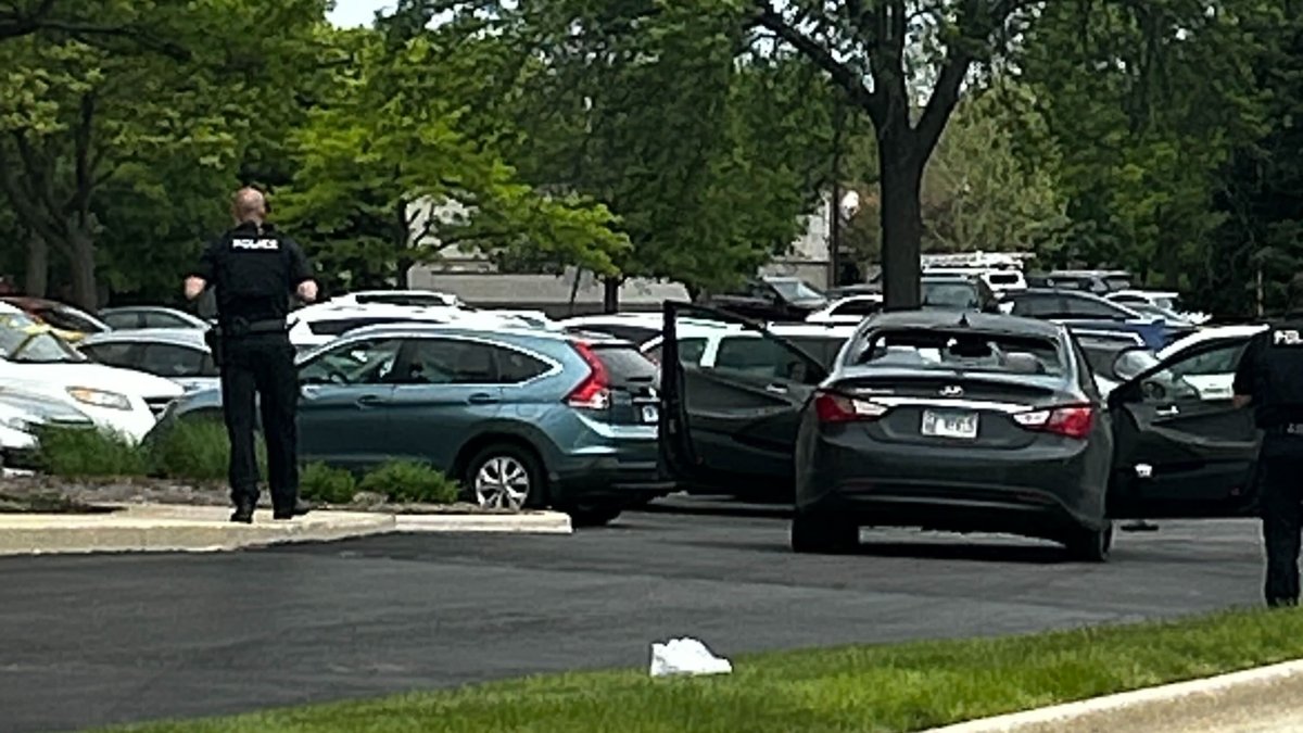 Aurora residents urged to avoid area, restrictions in place amid shooting investigation