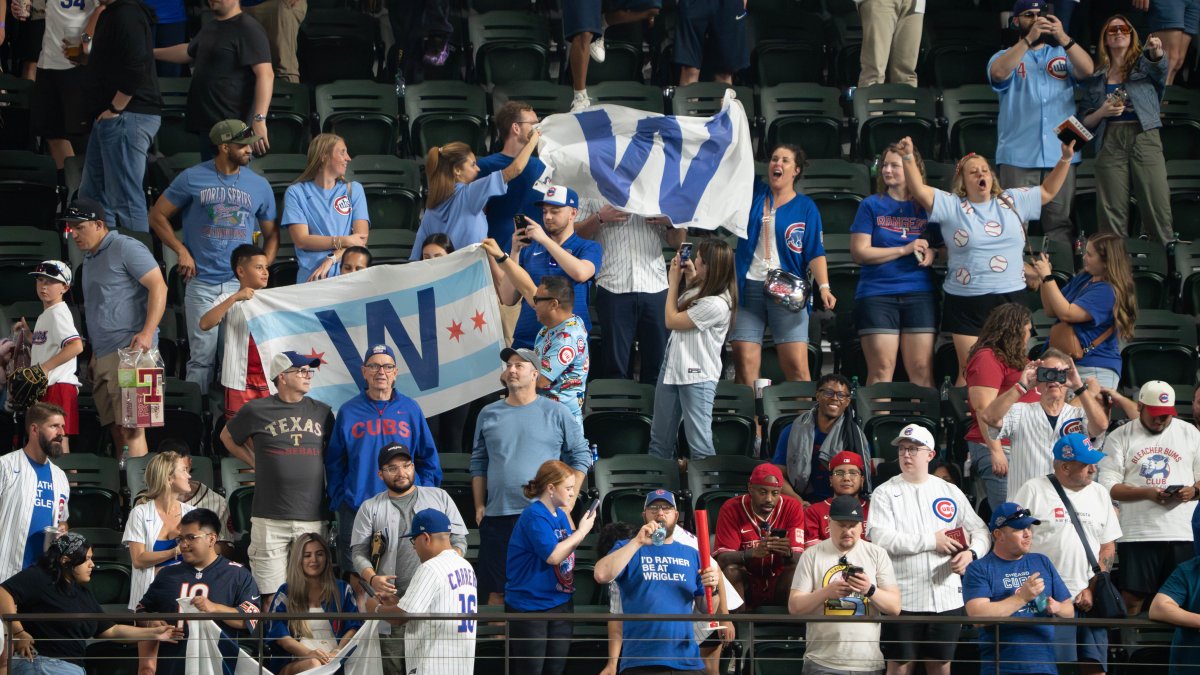 Cubs historic winning streak runs to 10 games after blowout win over Rangers