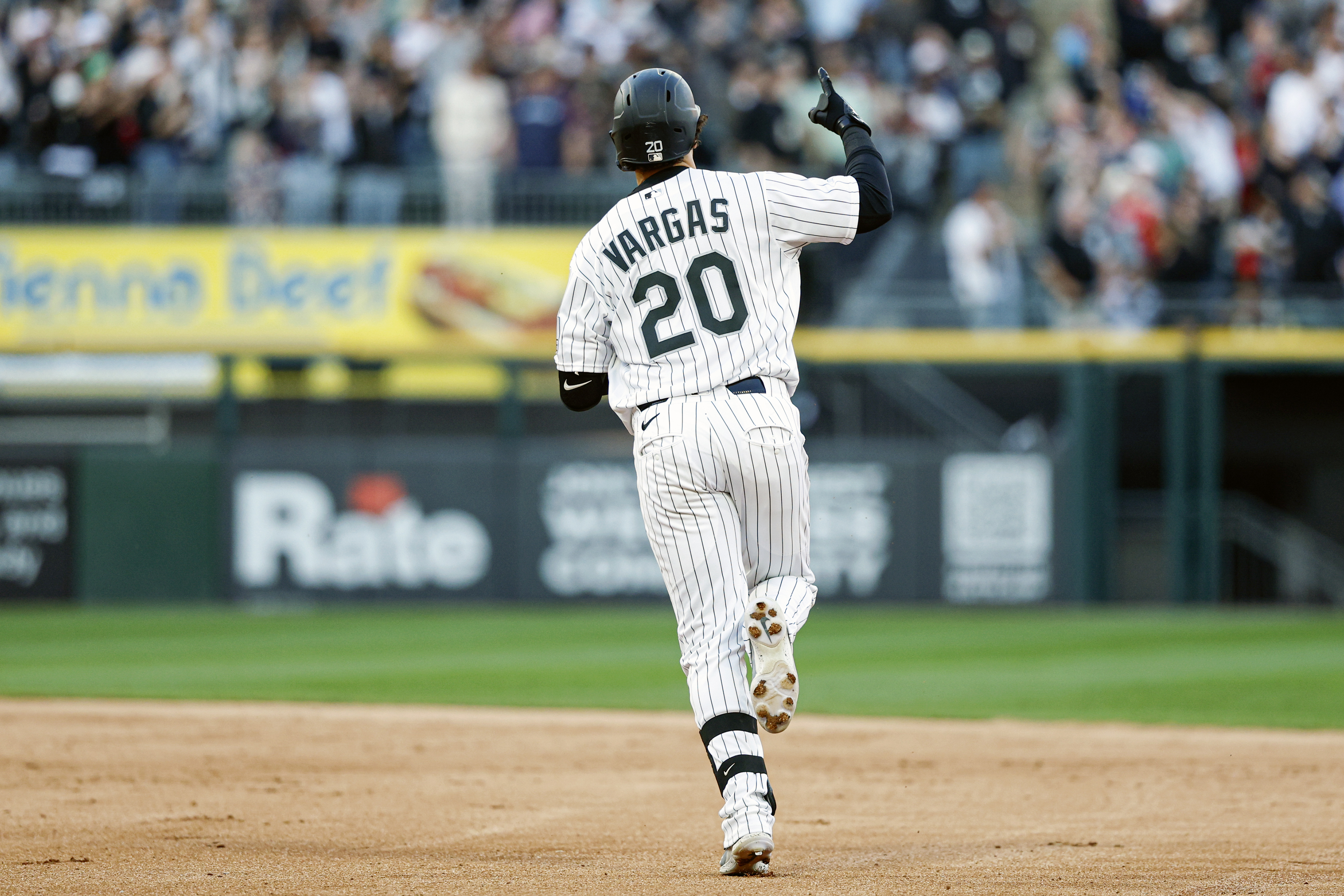Miguel Vargas pair of home runs help White Sox snap losing streak