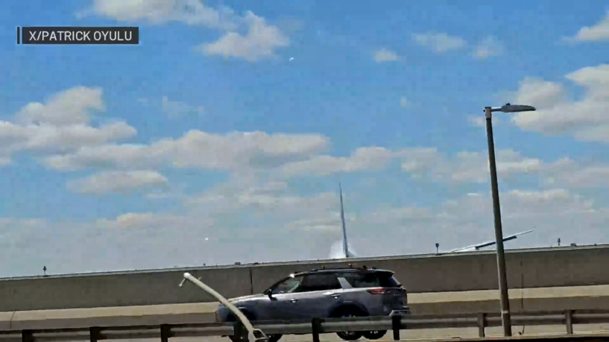Shocking video shows United flight striking pole, truck on New Jersey Turnpike during landing