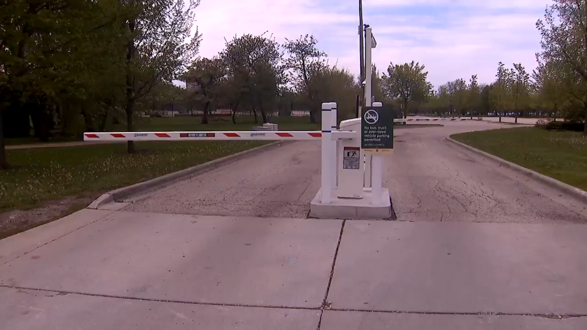 Parking gates installed at 10 Chicago beaches. Here's what to know