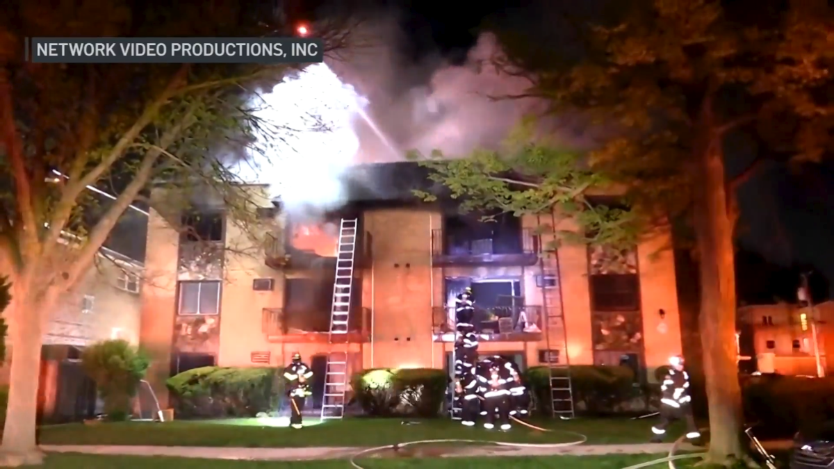 &lsquo;Massive explosion: Des Plaines apartment building goes up in flames; 5 hospitalized