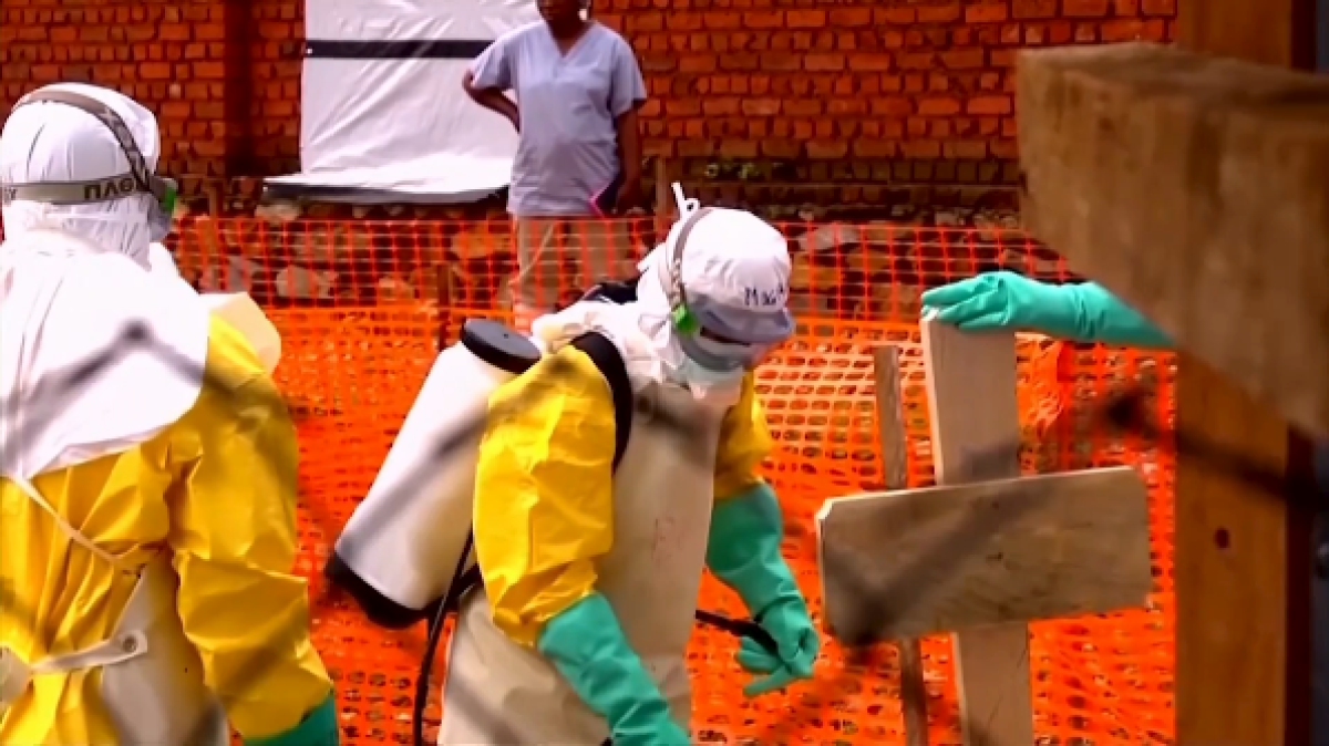 How worried should you be? Infectious disease doctor explains Ebola risk in Chicago