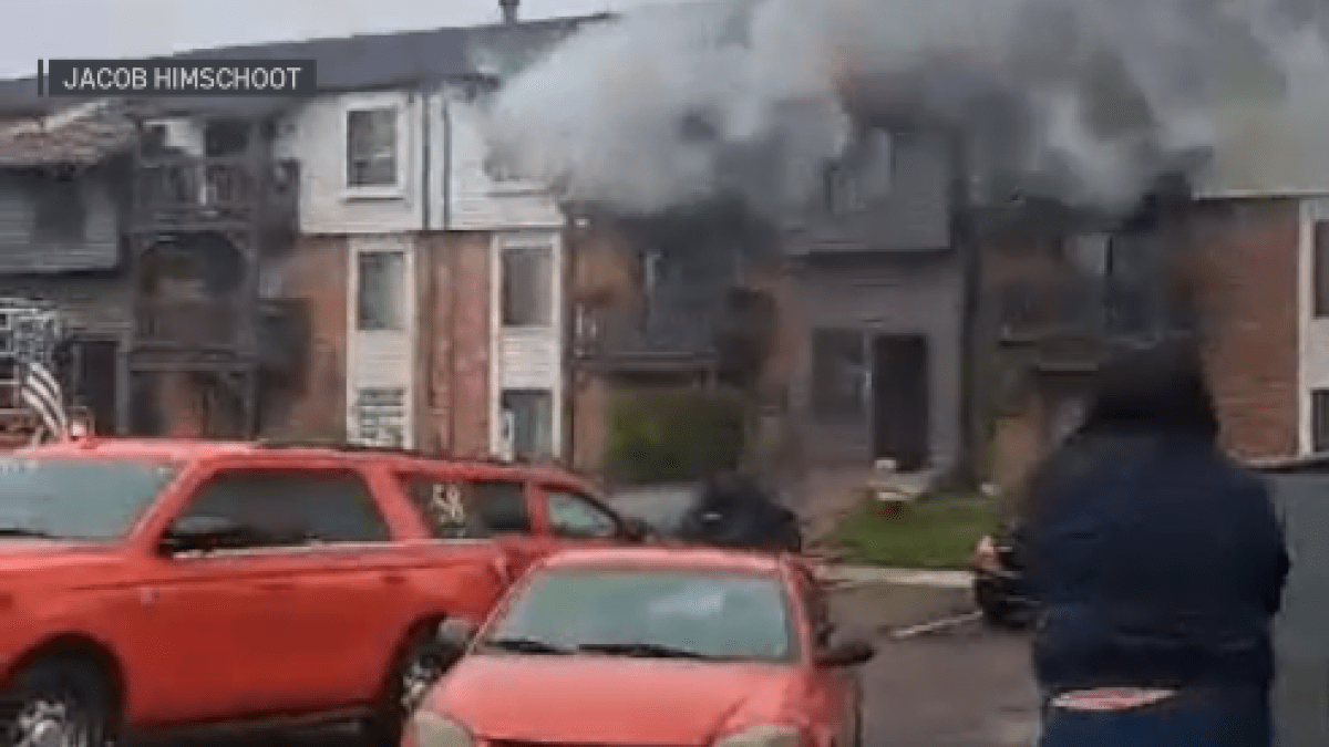 Fire breaks out at west suburban apartment building