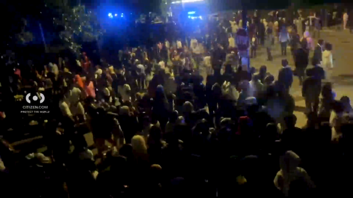 Johnson releases statement after giant teen gathering ends with 13 arrested, 5 CPD officers hurt Johnson releases statement after giant teen gathering ends with 13 arrested, 5 CPD officers hurt