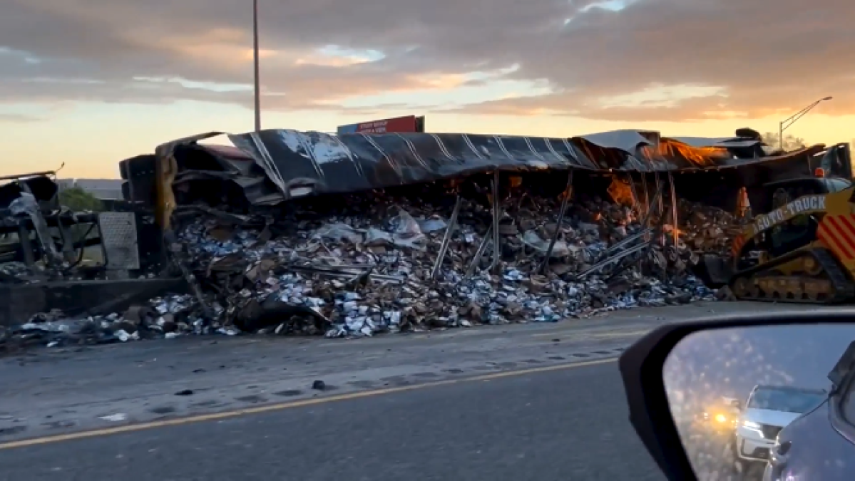 Semi on I-55 in SW suburbs crashes, ‘becomes fully engulfed in flames'; lanes closed