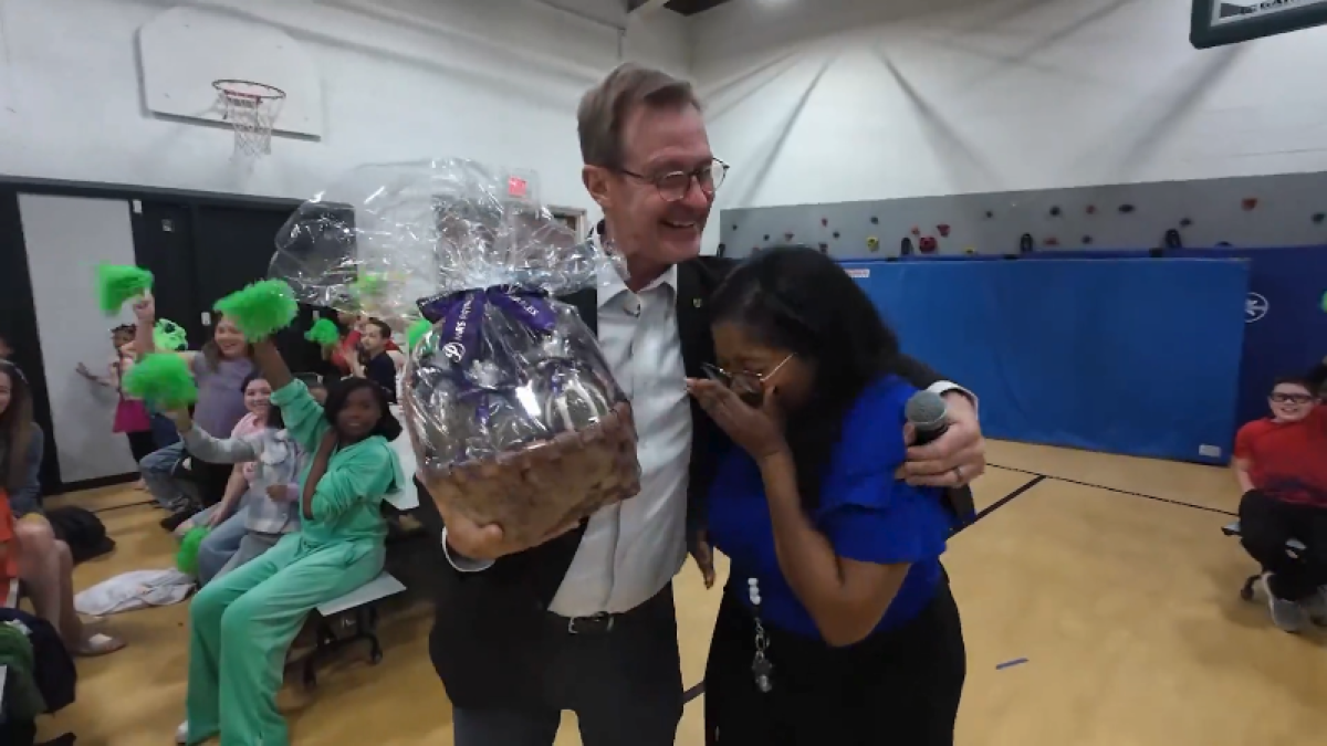 Suburban 5th grade teacher honored with Golden Apple Award