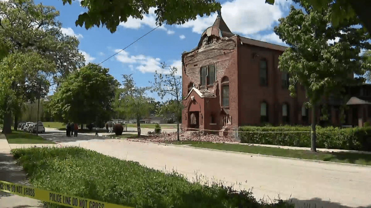 Facade of Morgan Park church partially collapses, leading to evacuations