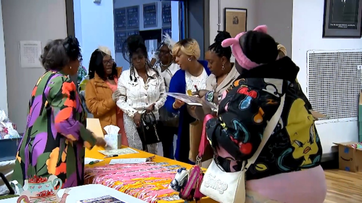 &lsquo;Sip of healing: Chicago moms support one another through grief and loss