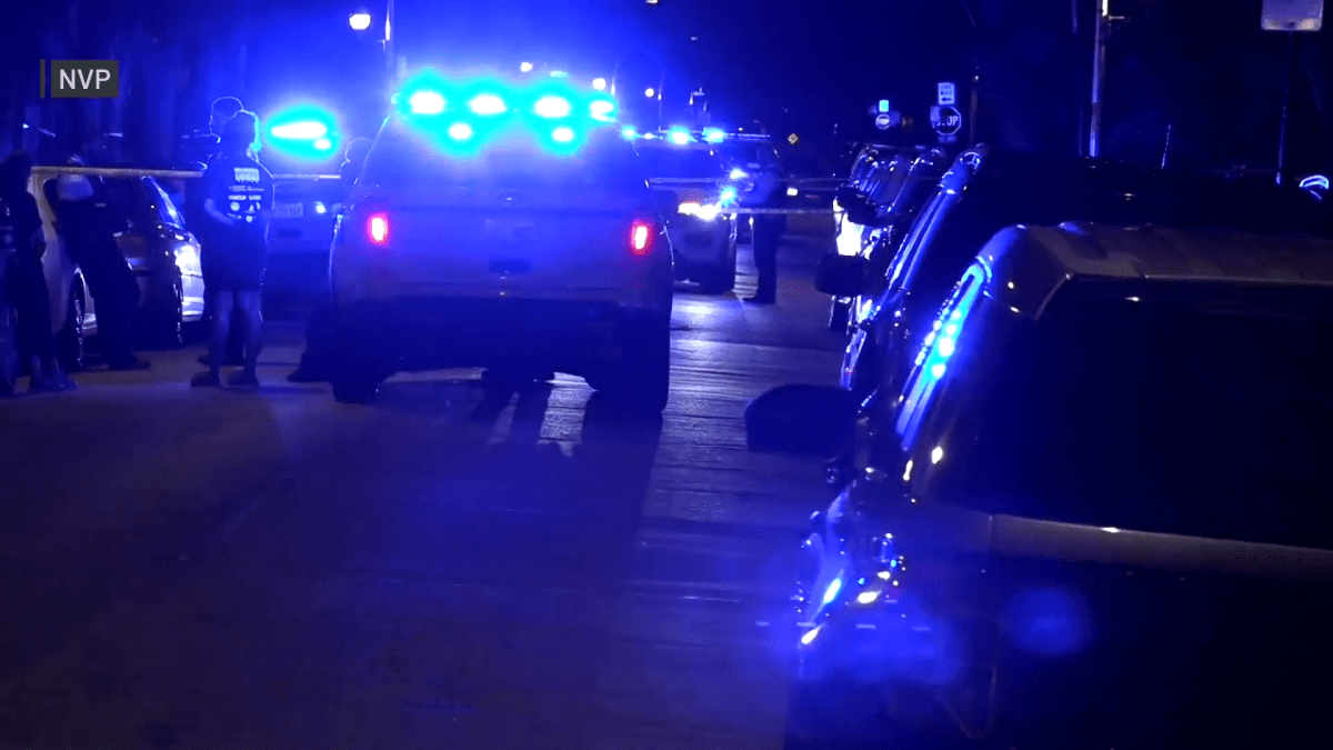 2 killed, 1 injured in Englewood shooting: Chicago police 2 killed, 1 injured in Englewood shooting: Chicago police