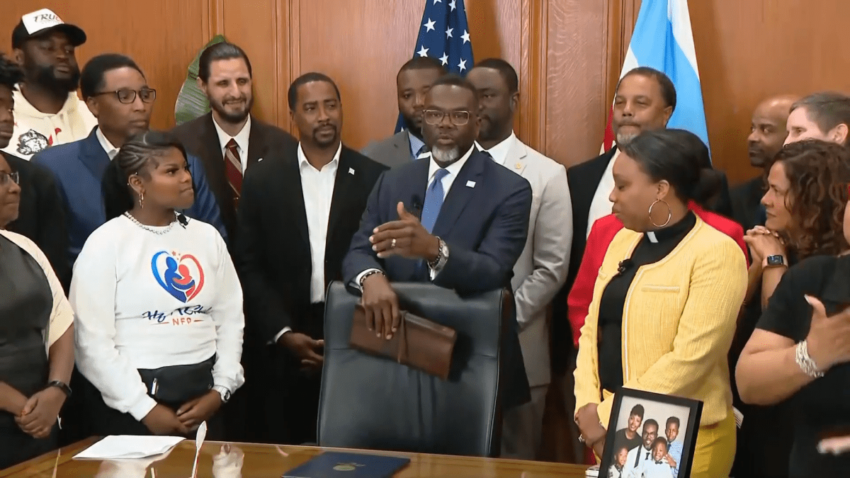 What will Chicagos new Office of Gun Violence Reduction created by Mayor Johnson do?