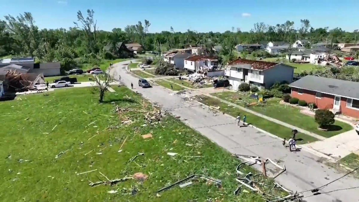 Volunteers step in as Merrillville tornado cleanup continues; thousands without power