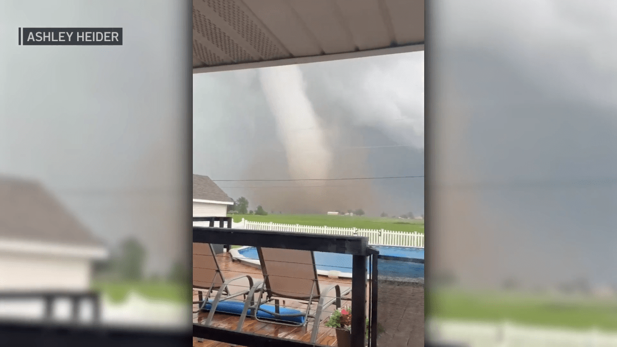 Videos show confirmed tornados, funnel clouds spinning through Illinois Videos show confirmed tornados, funnel clouds spinning through Illinois