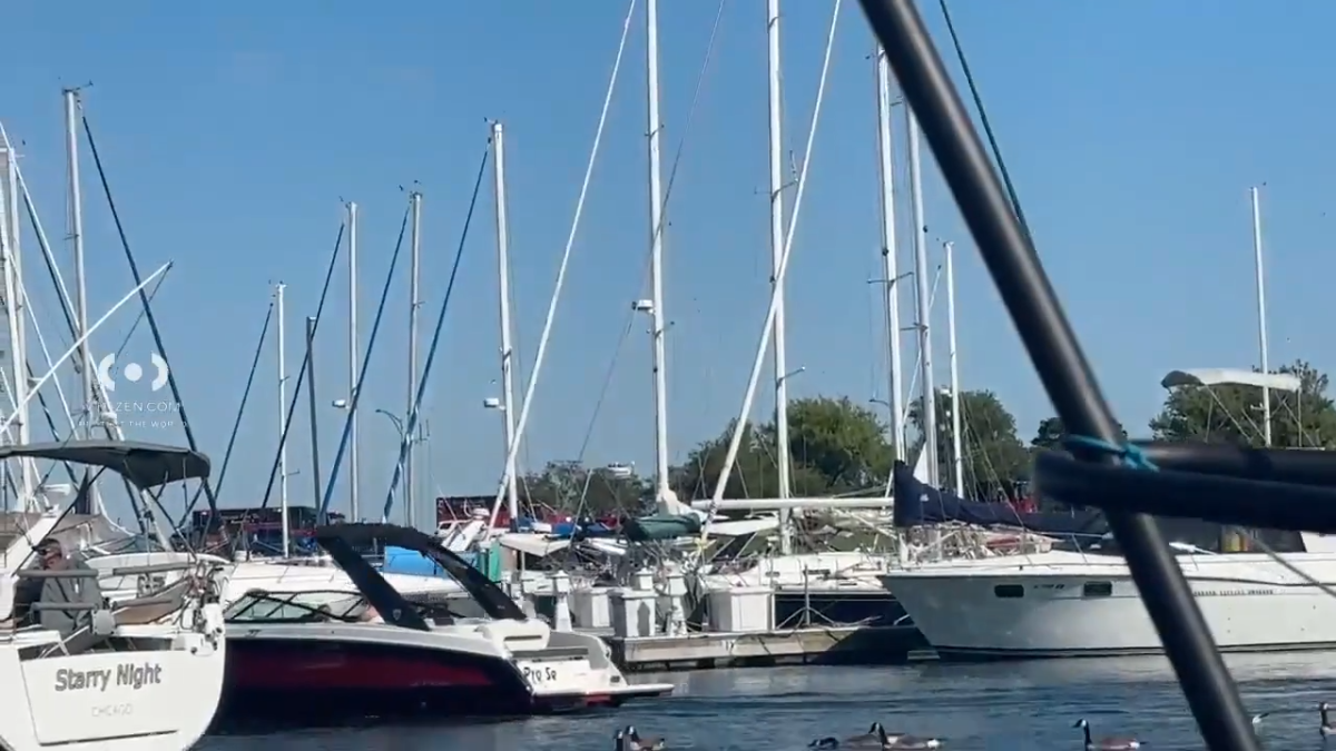 Man dies after being pulled from Lake Michigan at Montrose Harbor Man dies after being pulled from Lake Michigan at Montrose Harbor