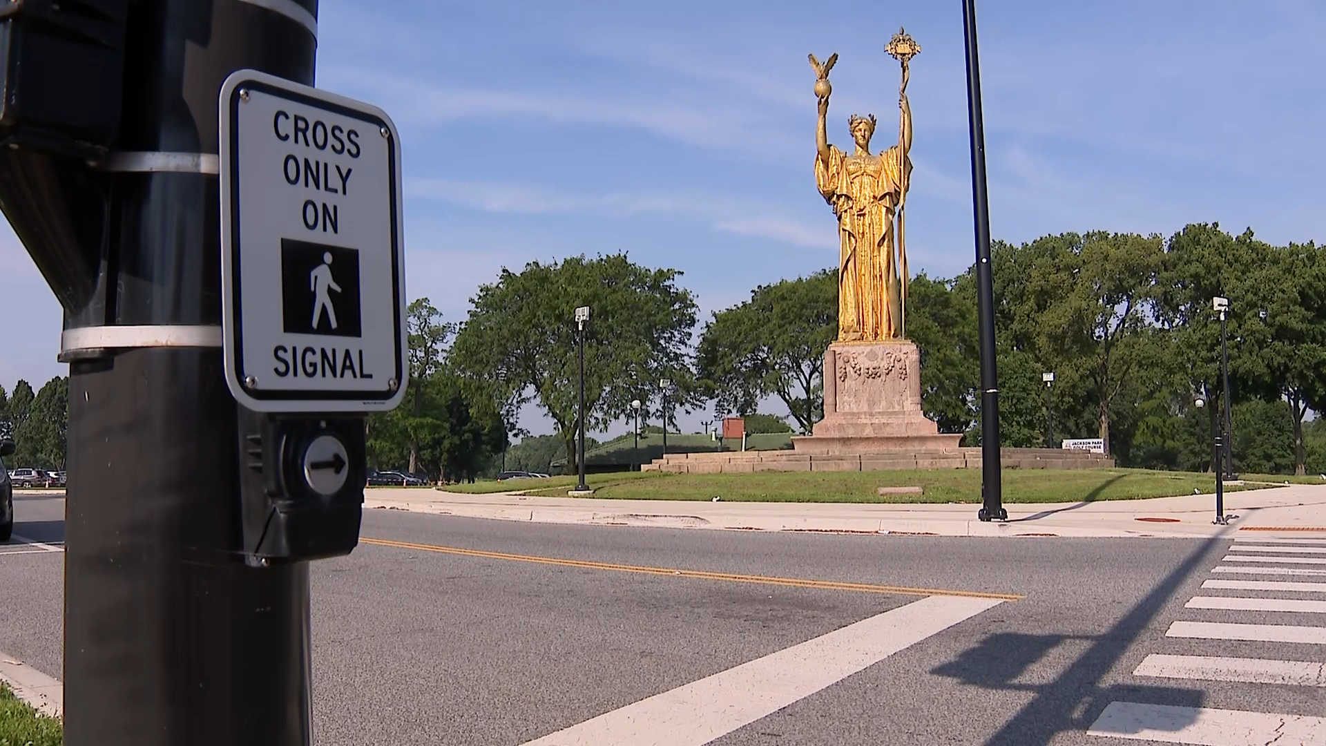 1 killed, 3 hospitalized after head-on car crash in Chicago's Jackson Park