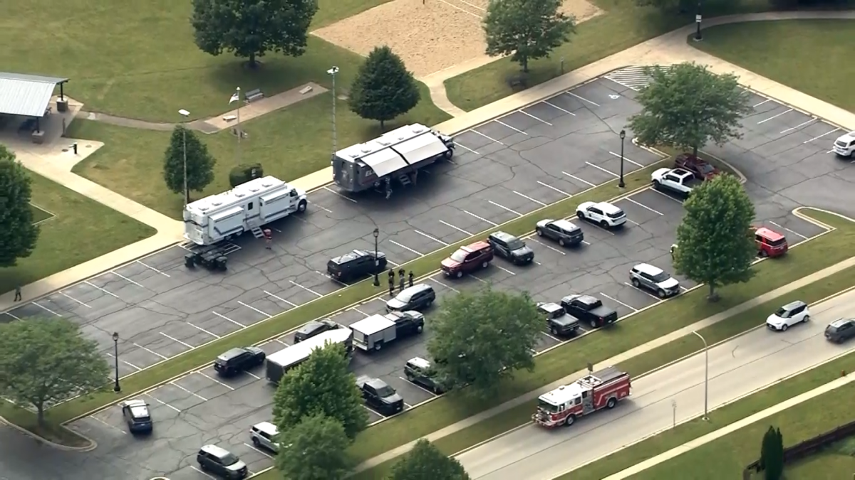 South Elgin residents asked to avoid area amid large police investigation