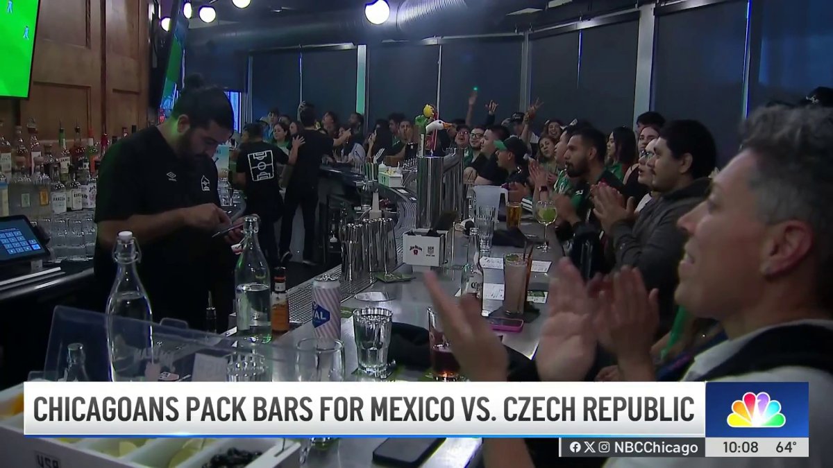 Chicagoans pack bars for Mexico vs. Czech Republic World Cup match