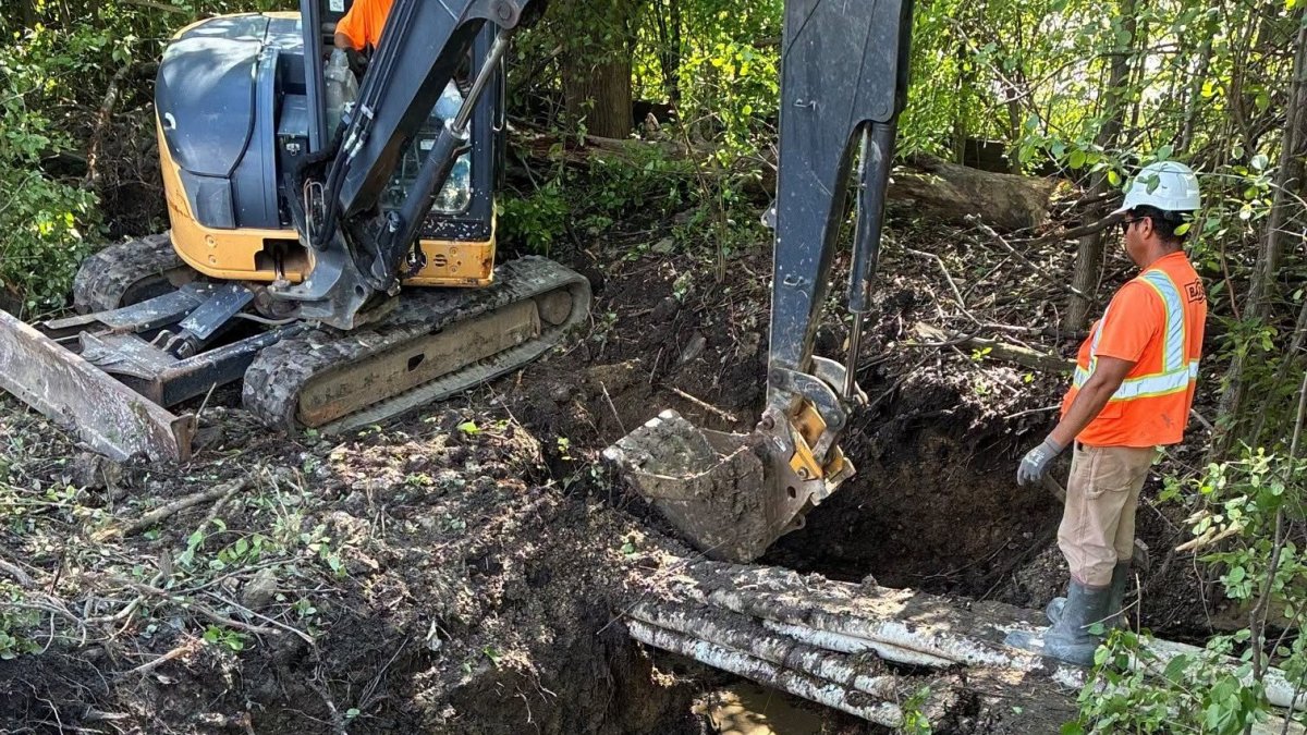Water main leak leads to boil order in southwest suburb, drivers advised to avoid area