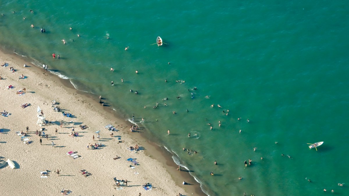 Several suburban beaches closed to swimming due to contamination, bacteria Several suburban beaches closed to swimming due to contamination, bacteria