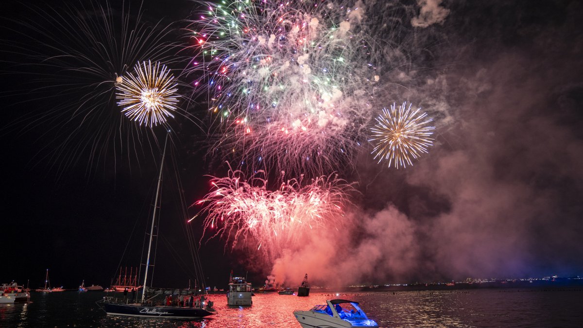 Watch live: Navy Pier Fourth of July fireworks will be its &lsquo;largest and longest ever