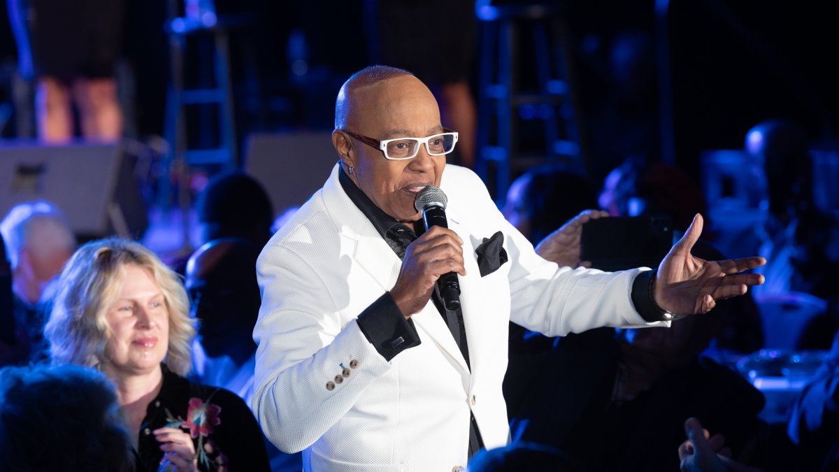 Peabo Bryson, known for duets from Disney's 'Aladdin' and 'Beauty and the Beast,' has died at 75Read full article: Peabo Bryson, known for duets from Disney's 'Aladdin' and 'Beauty and the Beast,' has died at 75