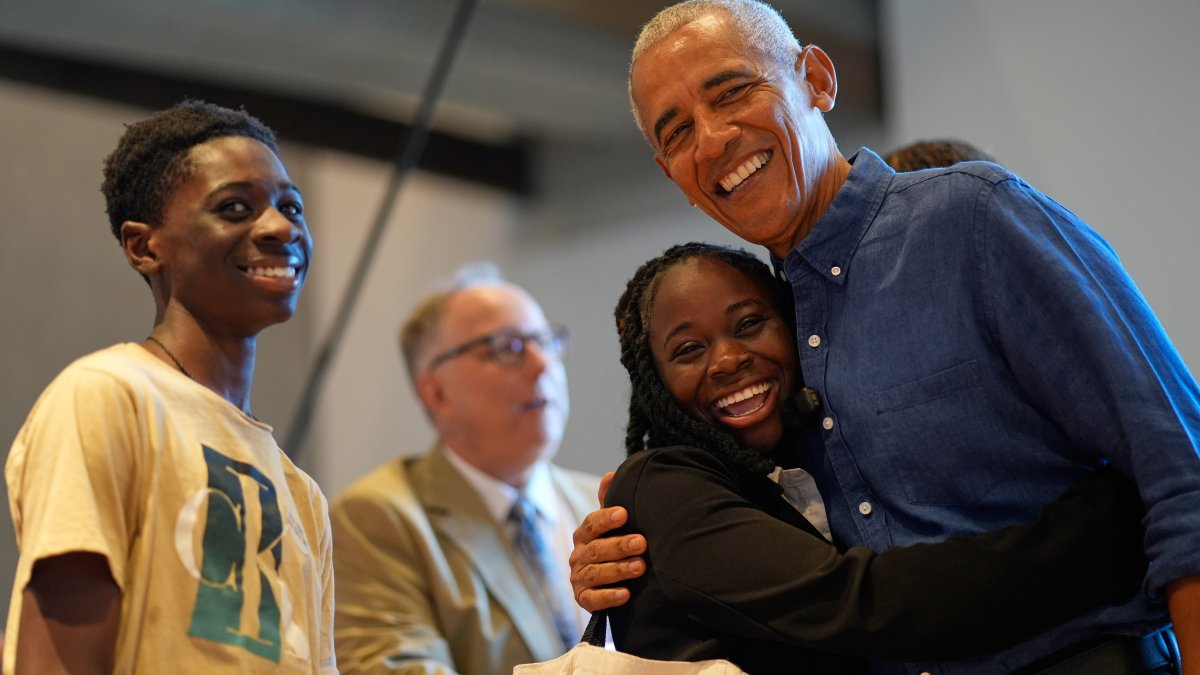 WATCH: Obamas surprise guests at opening of Chicago center, greet first 100 in line WATCH: Obamas surprise guests at opening of Chicago center, greet first 100 in line