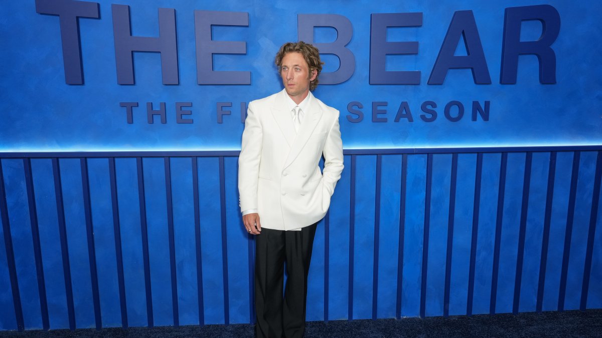 Jeremy Allen White names top Chicago restaurants while filming ‘The Bear Jeremy Allen White names top Chicago restaurants while filming ‘The Bear