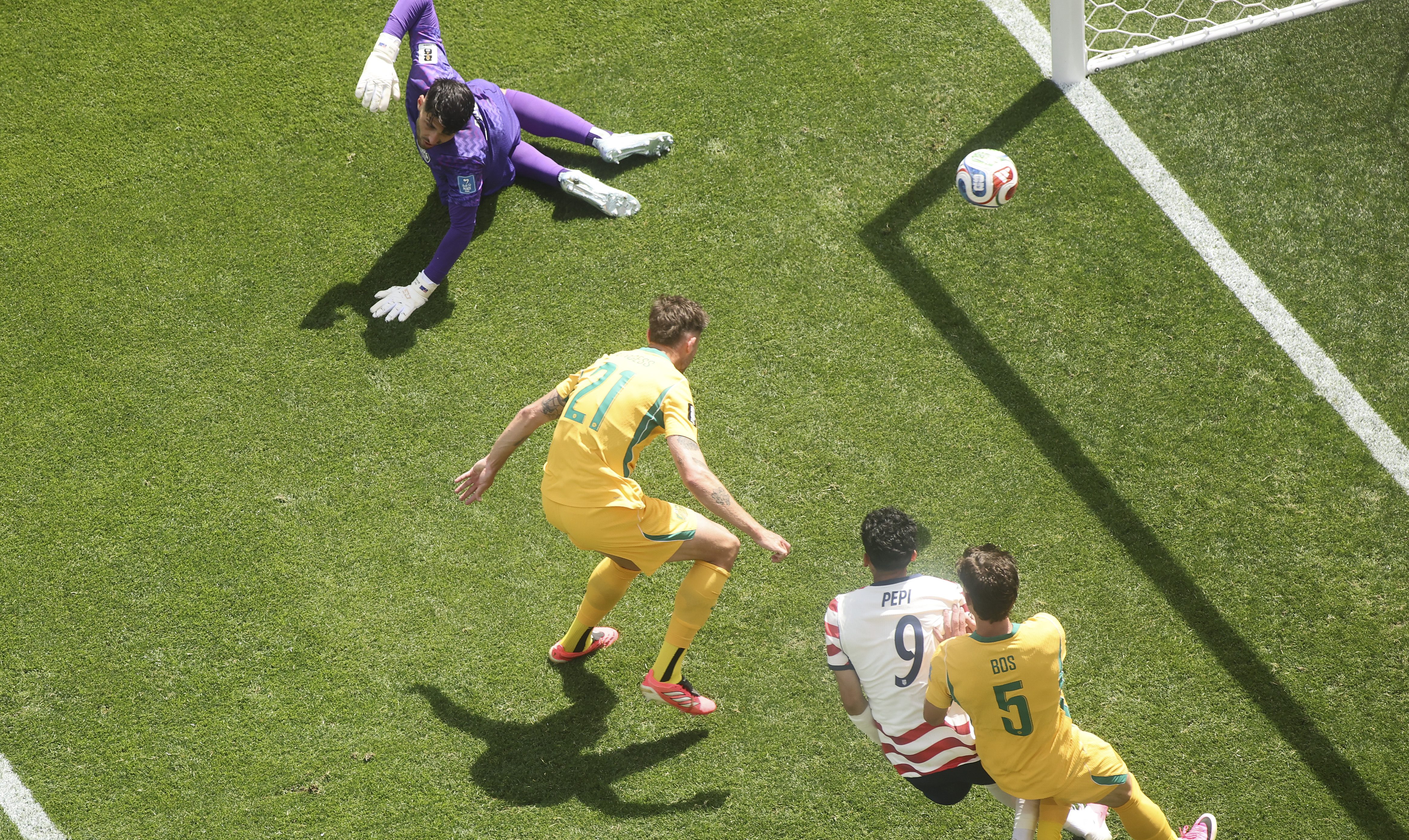 Live updates: USMNT leads Australia 2-0 in second World Cup group game