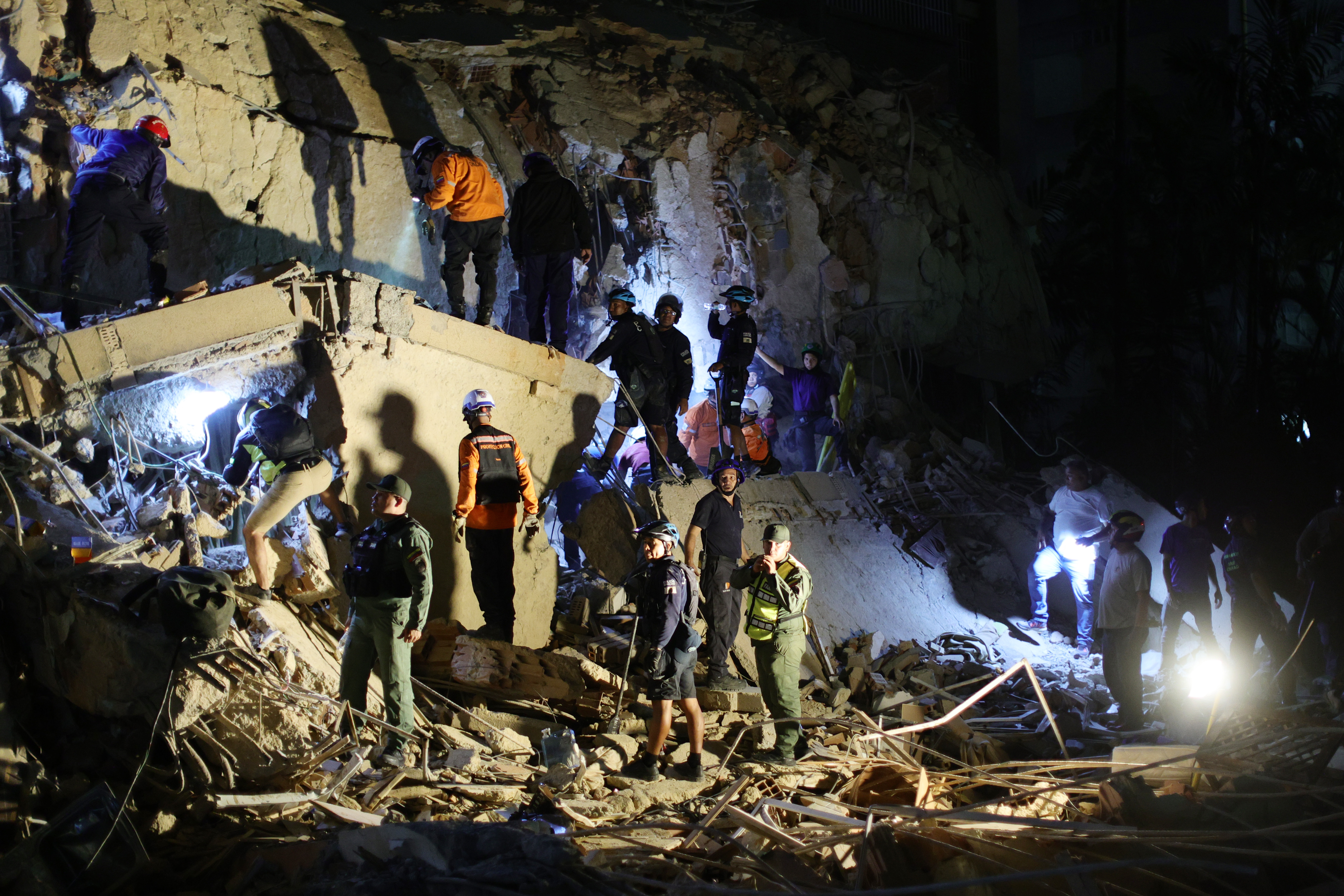 At least 164 dead and 971 injured after powerful quakes rock Venezuela