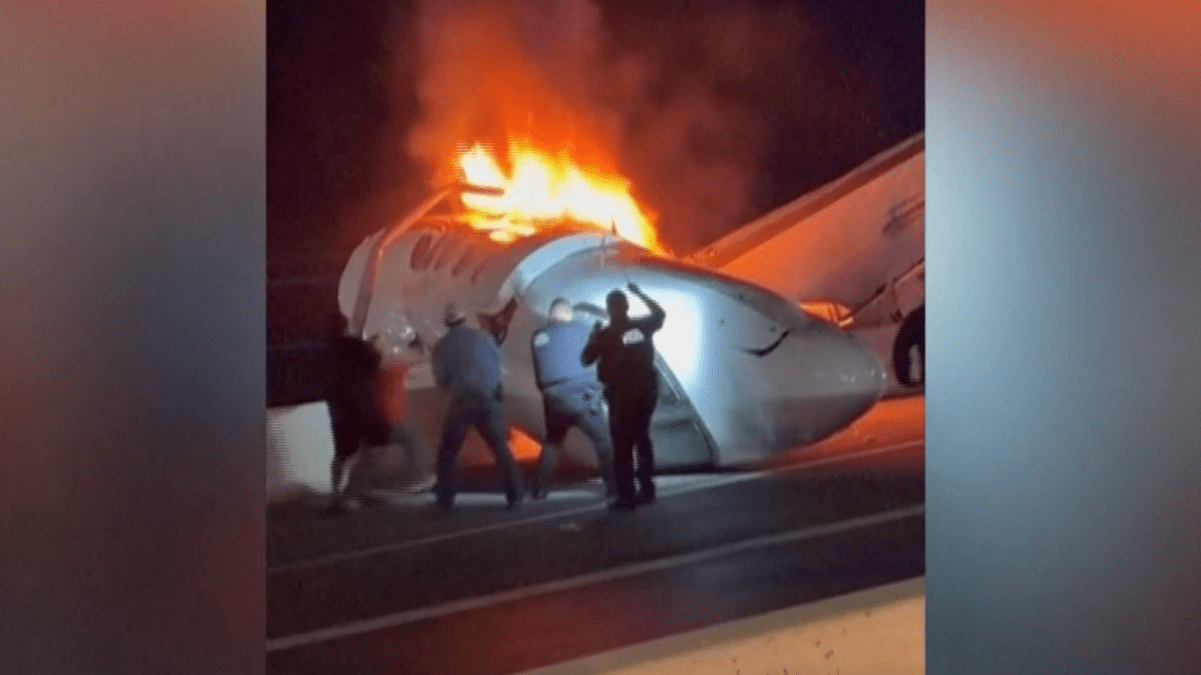 Drivers rush to rescue survivors trapped in plane that crashed on Texas highway