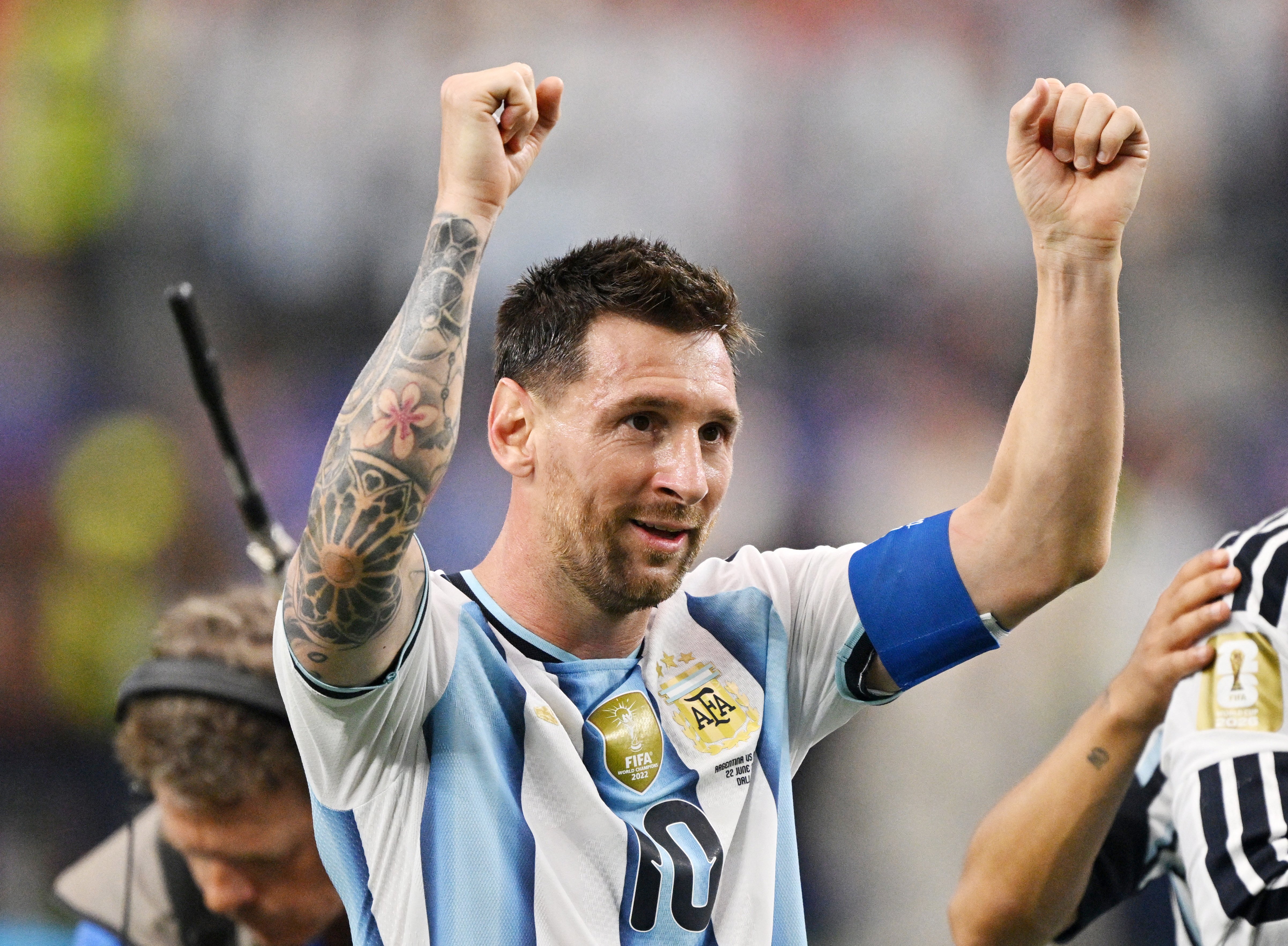 Which teams have advanced to the knockout stage in the World Cup?