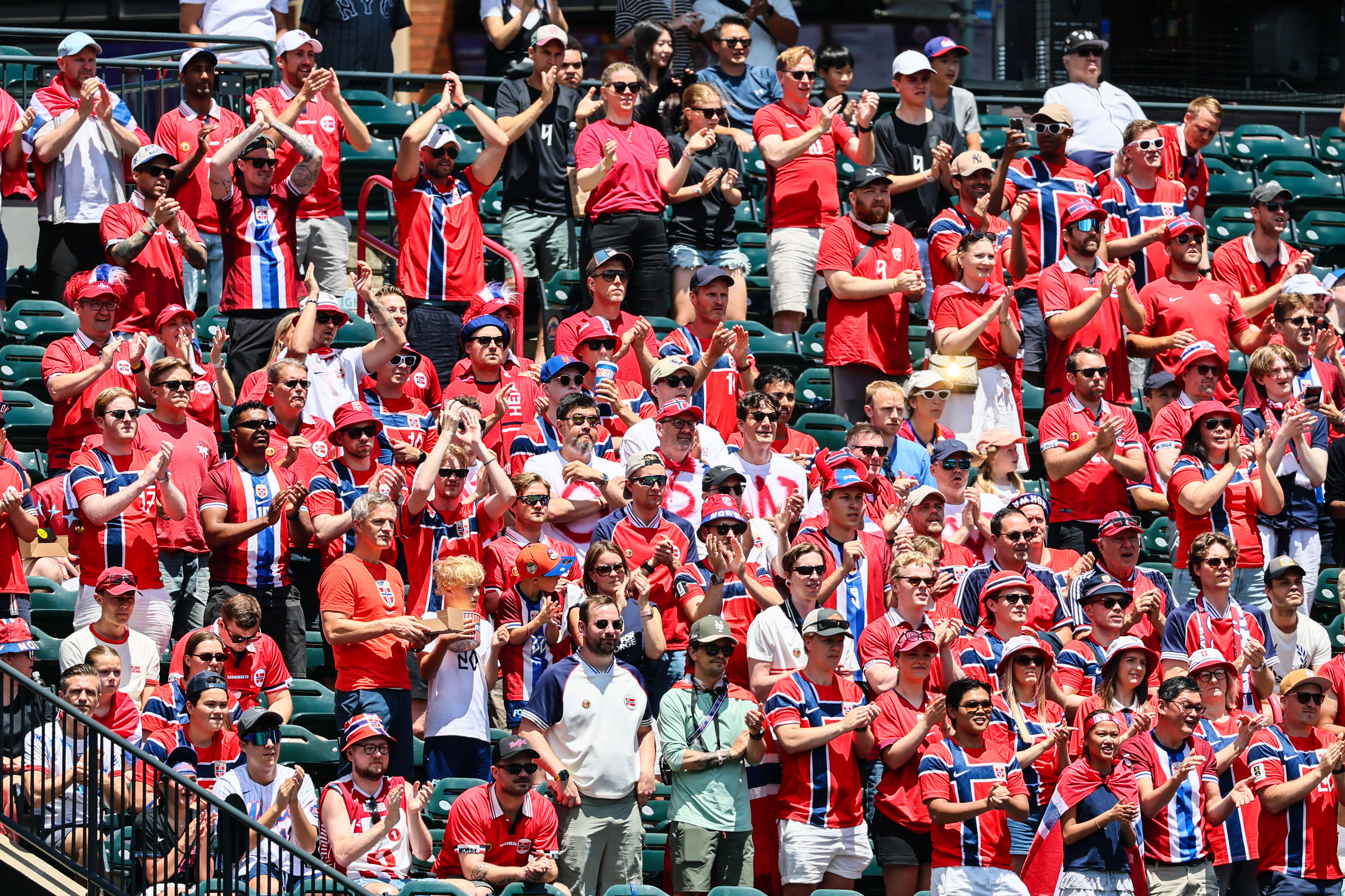 Norway soccer fans take over entire section at Cubs-Mets game
