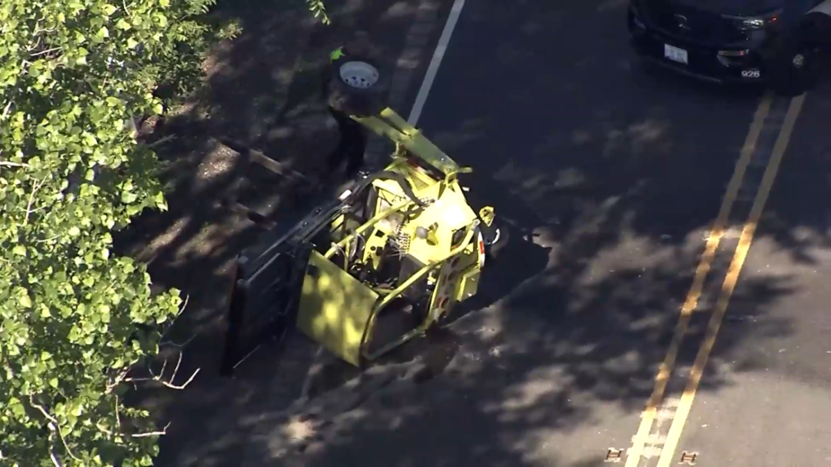 Person injured after forklift falls onto vehicle in suburban Barrington Hills Person injured after forklift falls onto vehicle in suburban Barrington Hills