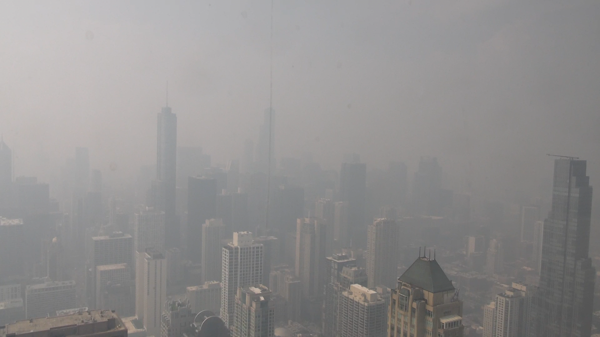 LIVE: See what Chicago's skyline looks like right now as wildfire smoke blankets city