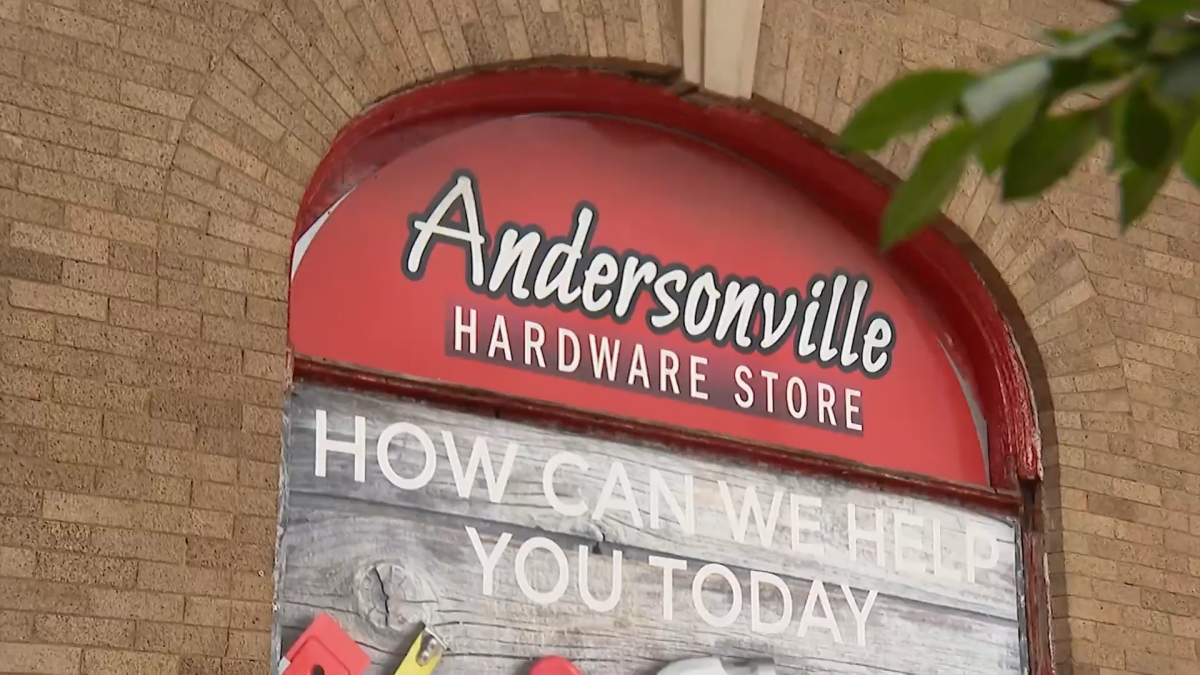 Andersonville store used in filming for Hallmarks ‘Holiday Touchdown: A Bears Love Story Andersonville store used in filming for Hallmarks ‘Holiday Touchdown: A Bears Love Story