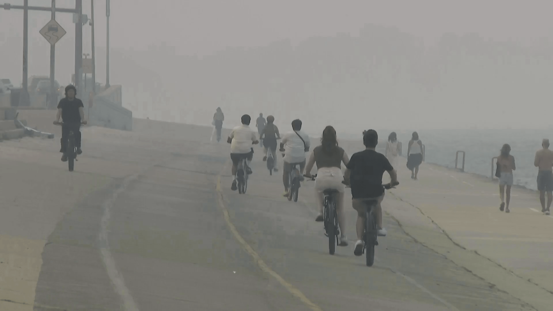 Should you cancel your weekend plans? What meteorologists say about wildfire smoke