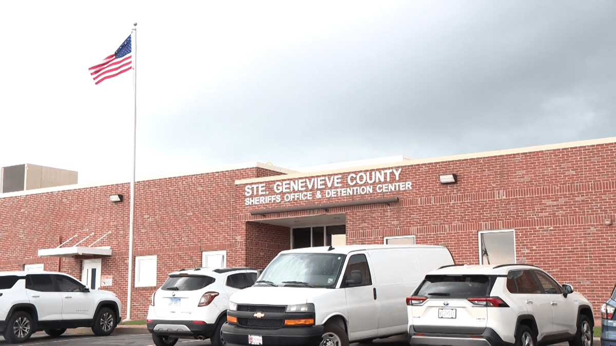 Inside ICE jail: Detainee details concerns about drinking water, care