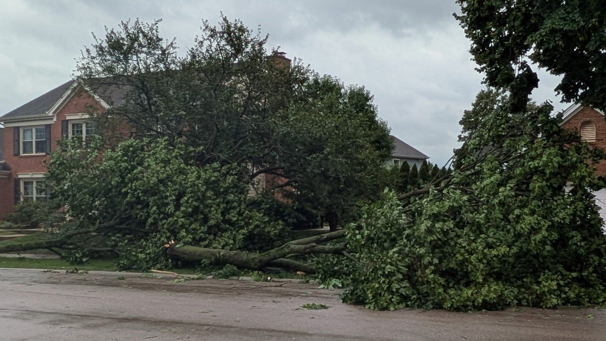 ‘Life-threatening situation': 80 mph winds, destructive hail pummel Chicago area