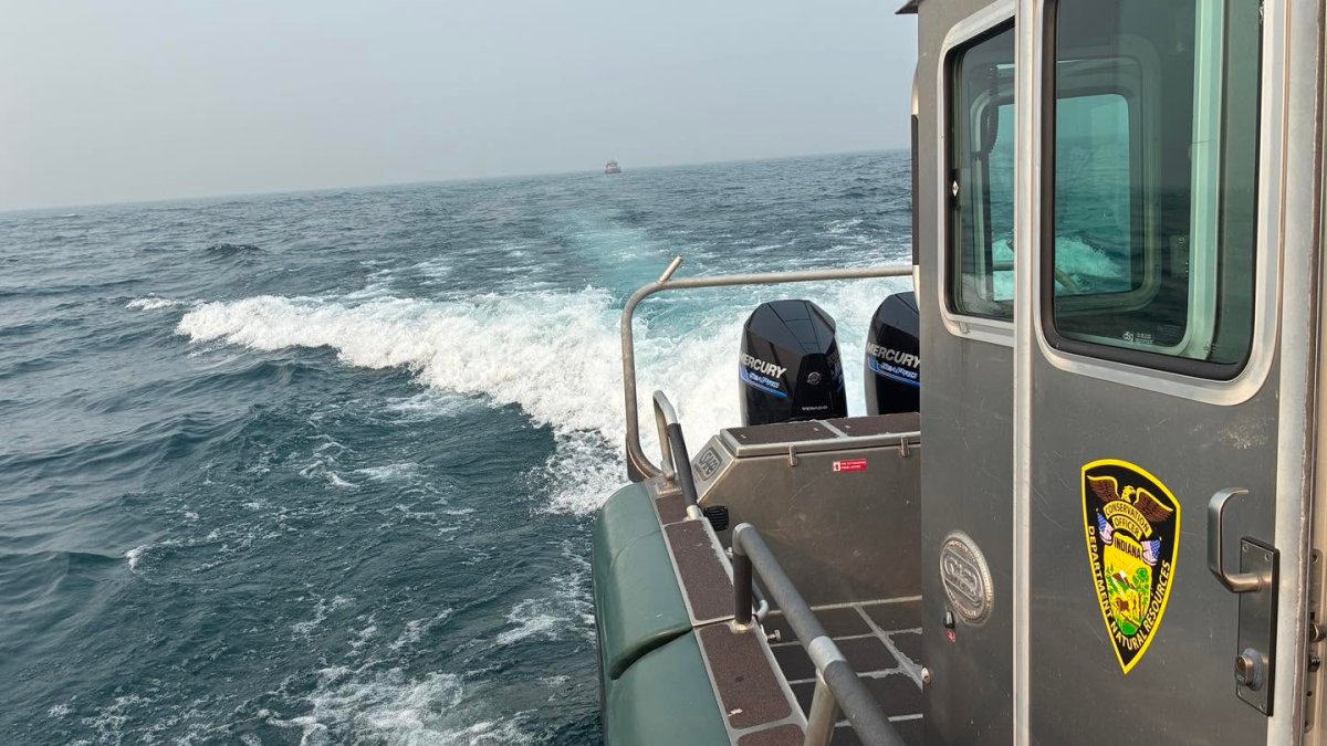 Search underway after boat issues mayday call in Lake Michigan near Indiana Dunes Search underway after boat issues mayday call in Lake Michigan near Indiana Dunes