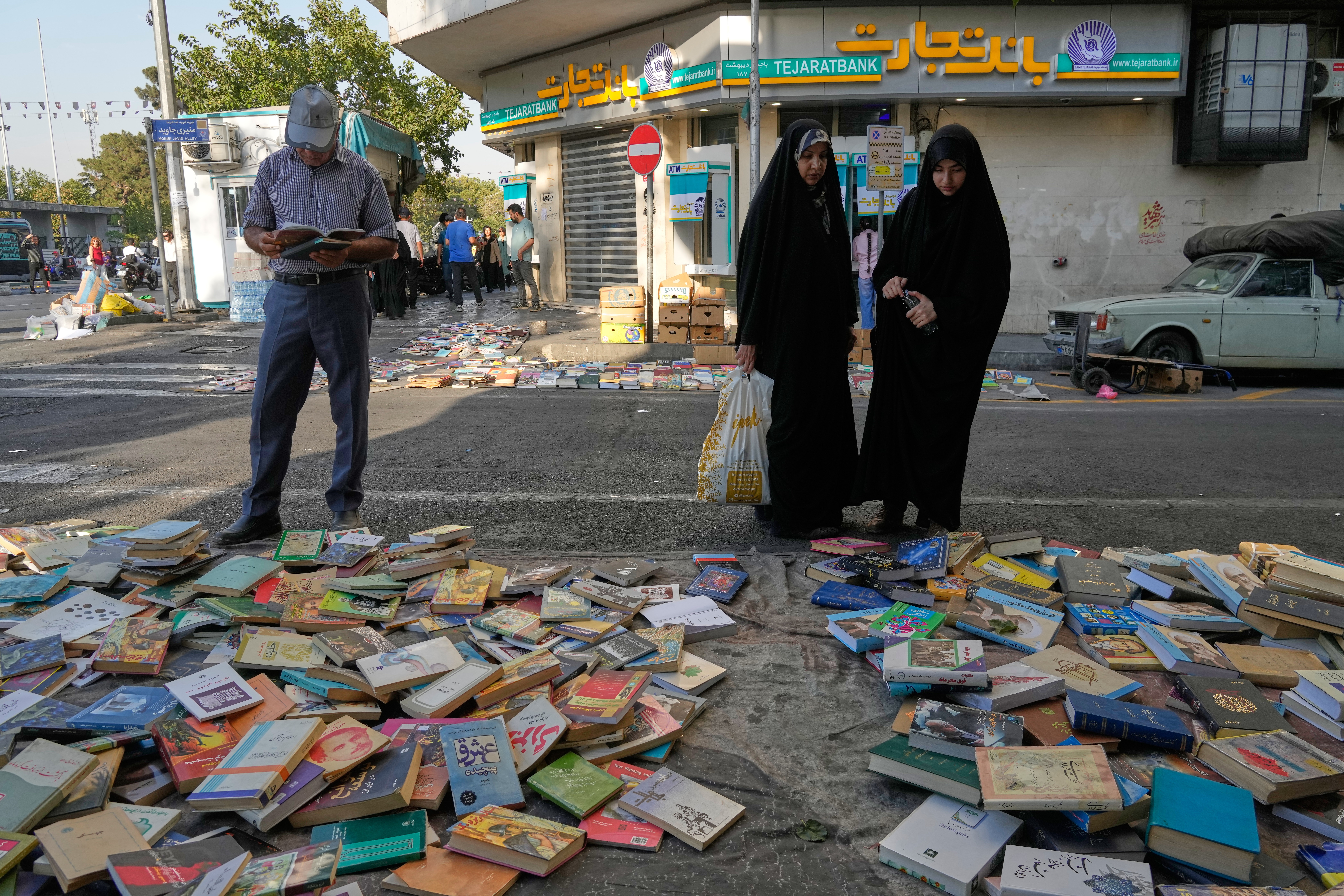 U.S. military says 2 troops are dead, 1 is missing after Iranian attacks on a base in Jordan