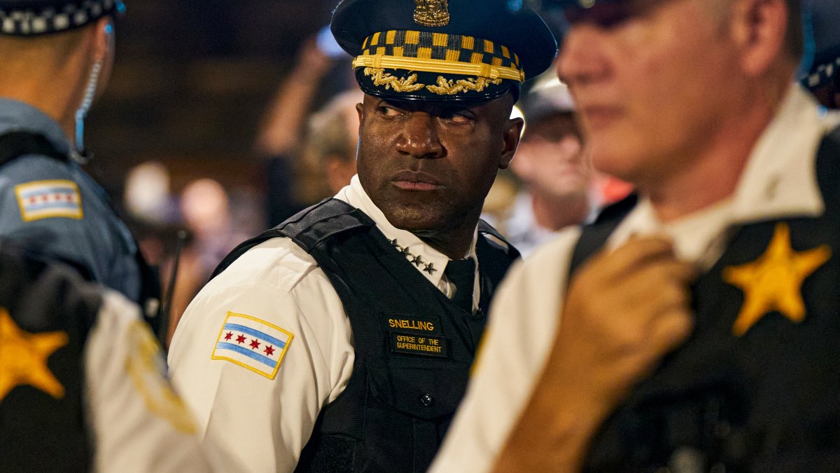 Chicago police Supt. Larry Snelling retires after 3 years leading the department Chicago police Supt. Larry Snelling retires after 3 years leading the department