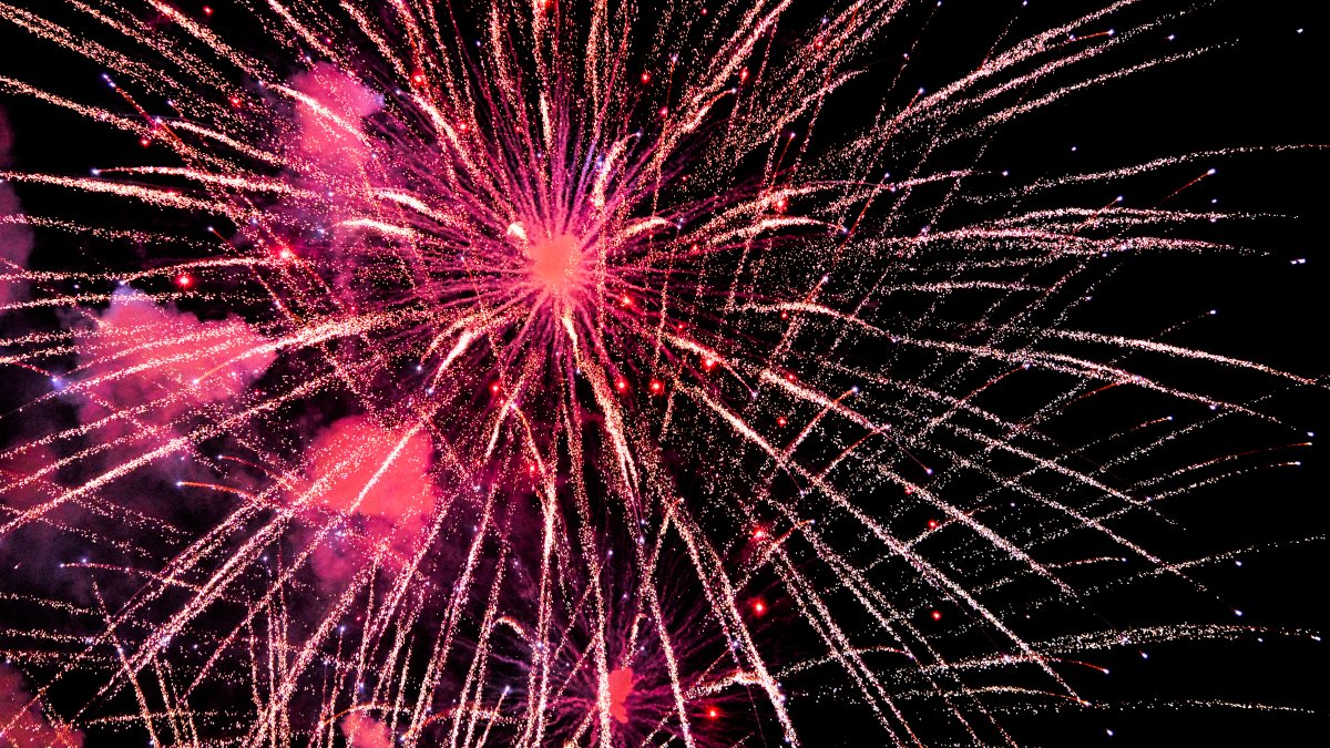 Which Chicago suburbs have fireworks shows Friday? Heres a full list