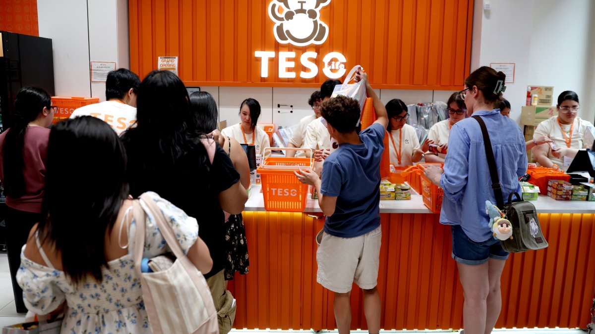 Popular Asian department store opens new Chicago-area location