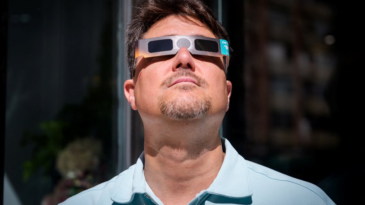 Will this Augusts total solar eclipse be visible from the Chicago area? Will this Augusts total solar eclipse be visible from the Chicago area?