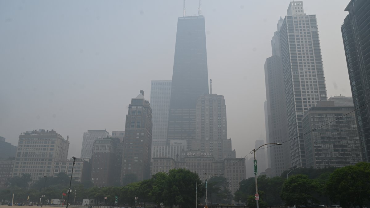 When will Chicago’s air quality improve? What to know as wildfire smoke impacts continue