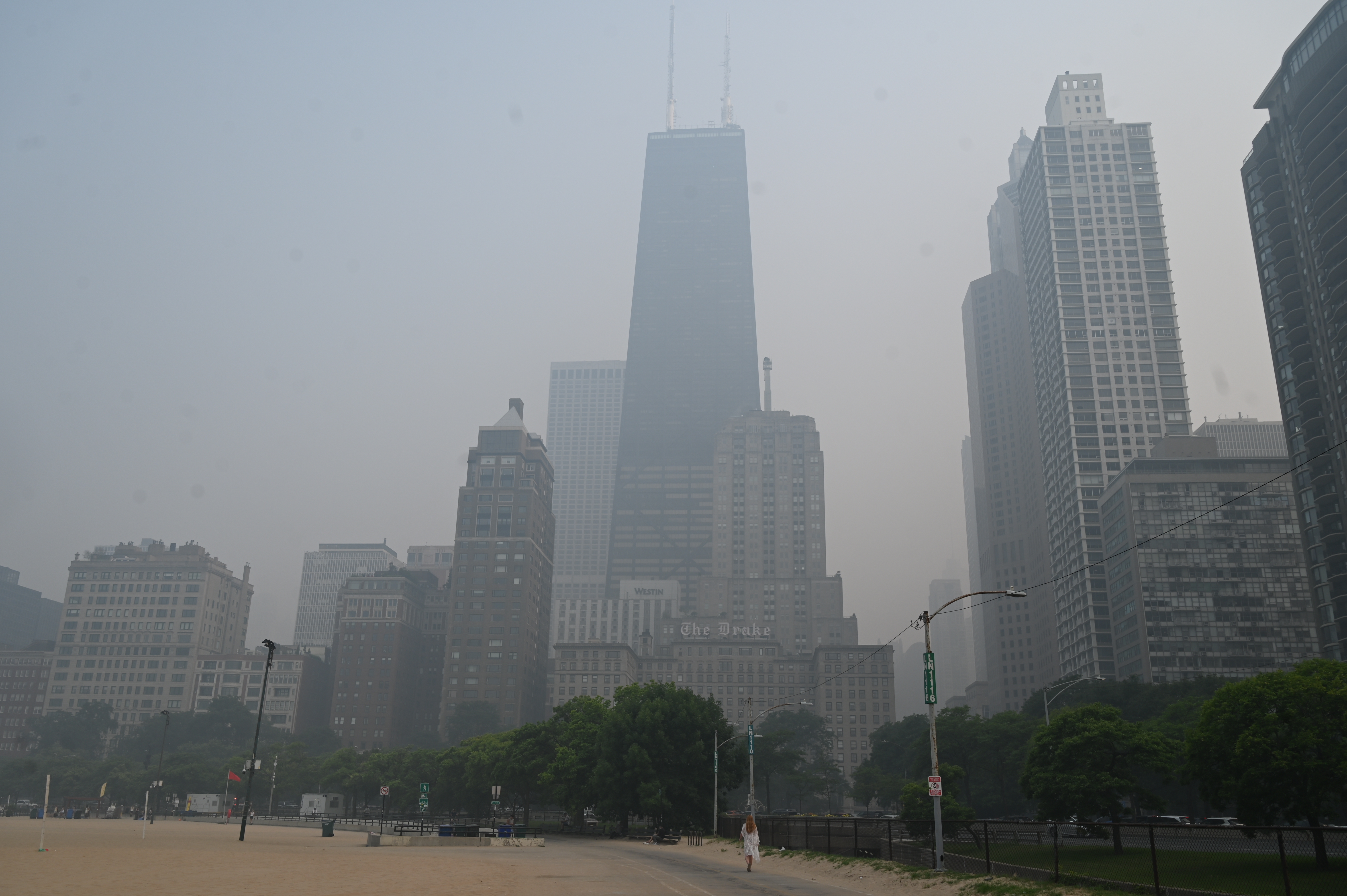 When will Chicago air quality improve amid ongoing wildfire smoke concerns?