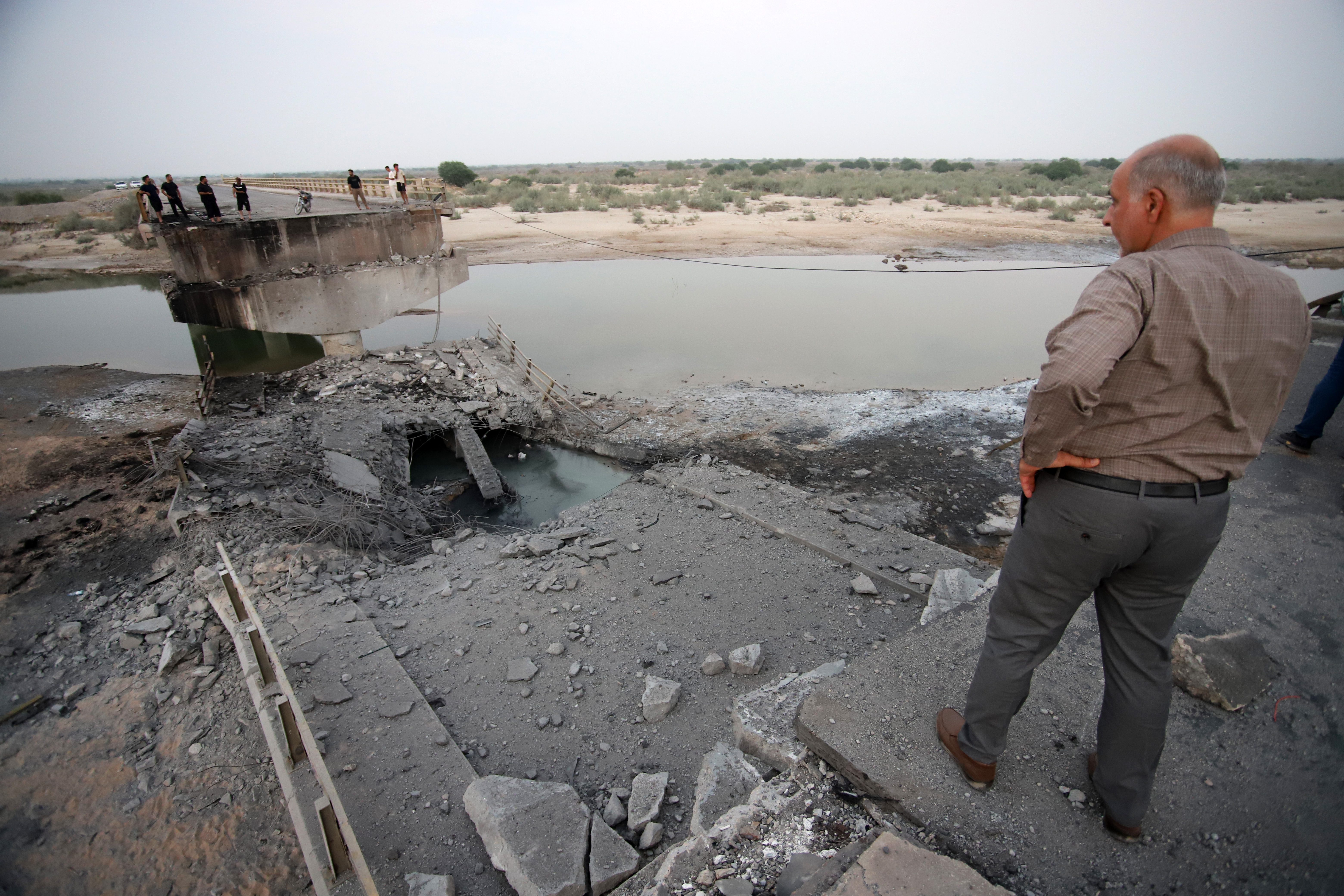 U.S. bombing expands as American troops killed and Iran retaliates against the Gulf states