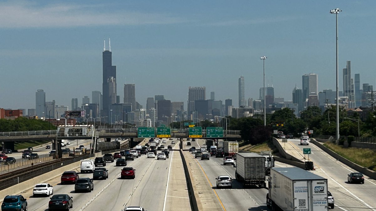 Air quality alert issued in Illinois, Indiana for 2nd day amid hazy skies, 100-degree heat index